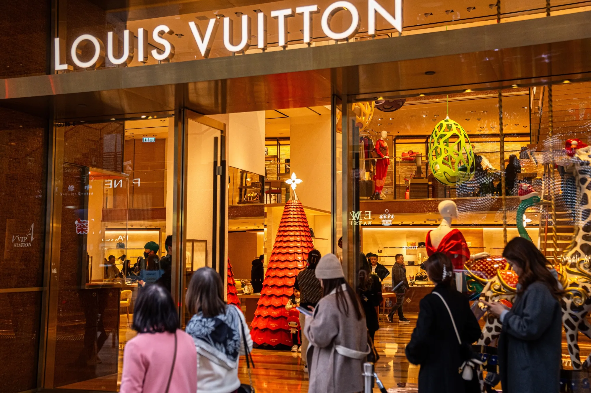 Hong Kong Luxury Shopping: Louis Vuitton, Patek Philippe Plan Major  Investment - Bloomberg