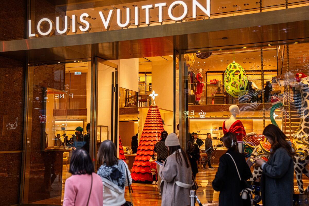 Hong Kong Luxury Shopping: Louis Vuitton, Patek Philippe Plan Major  Investment - Bloomberg