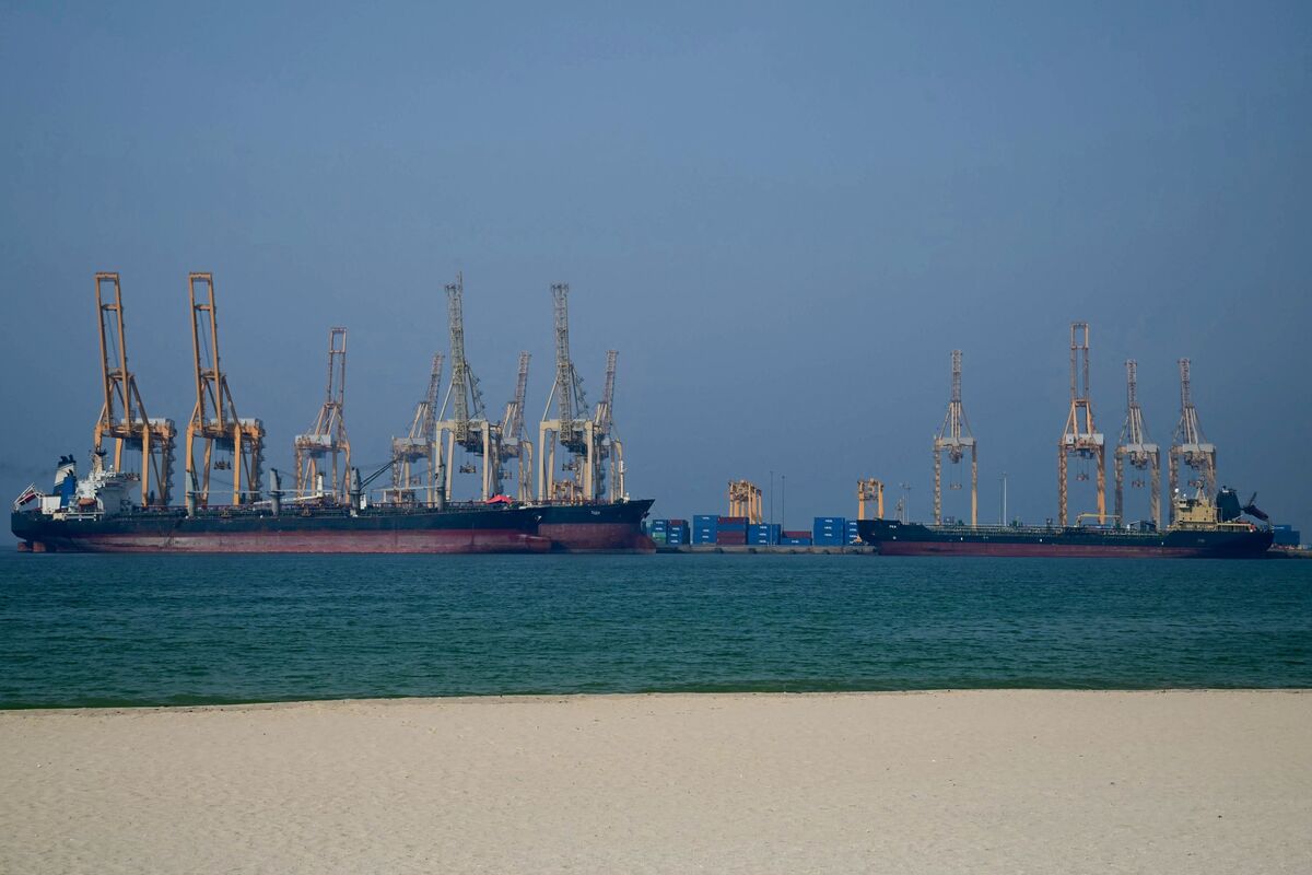US Unveils Sweeping Sanctions on Iran Oil Network