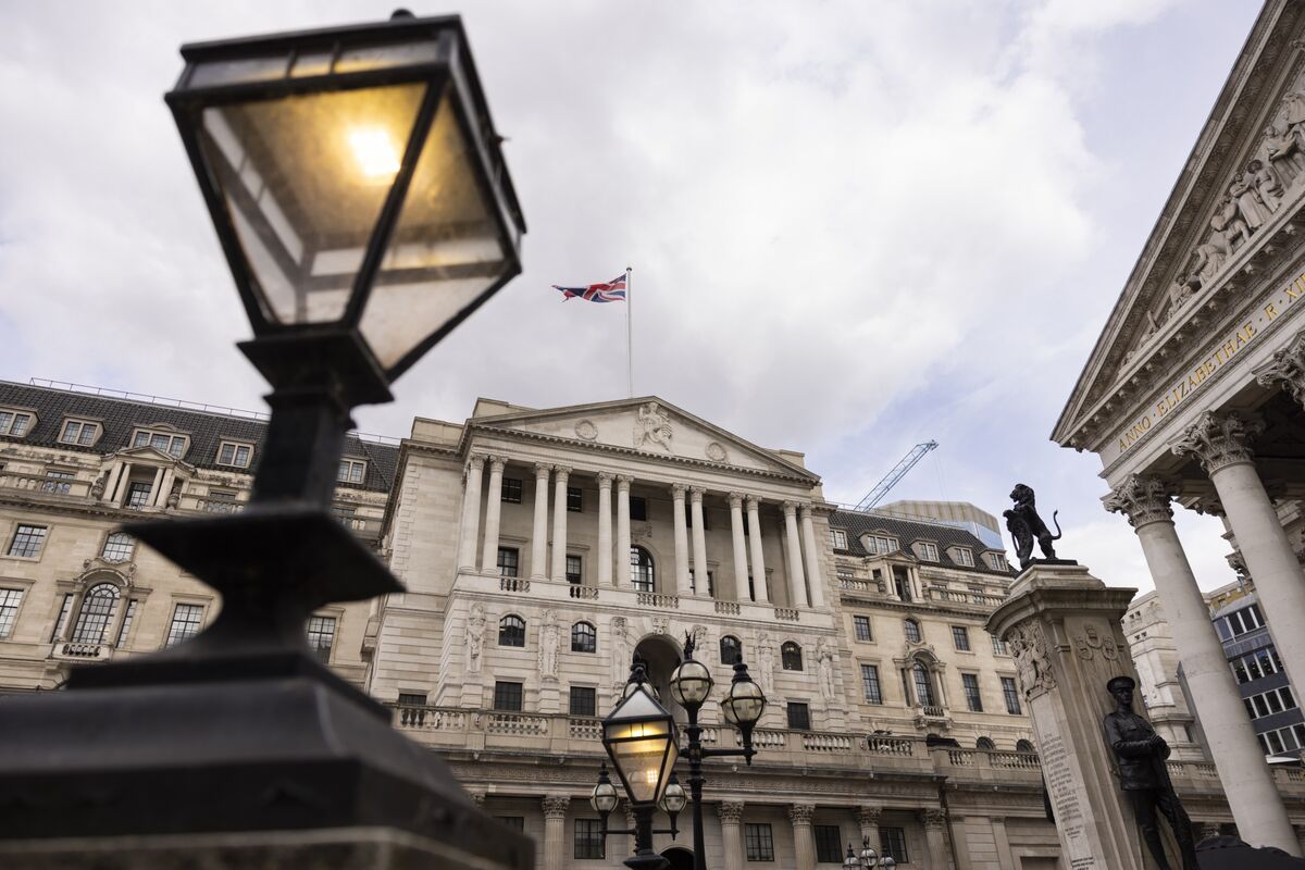BOE Paper Says QE Portfolio May be Cut in Half to £400 Billion