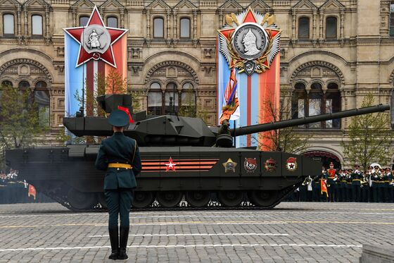 Tank Putin Praised May Be Too Expensive for Russia’s Military