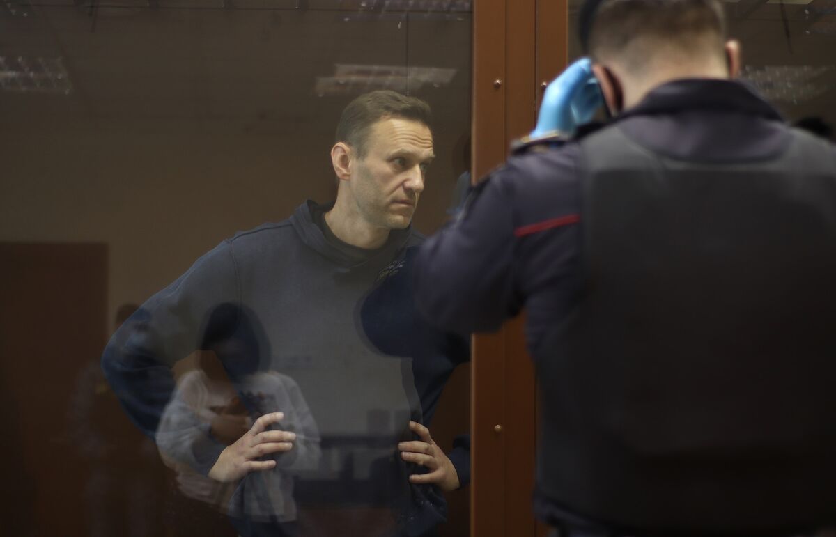 Jailed Navalny Faces Slander Trial as Criminal Challenges Mount - Bloomberg