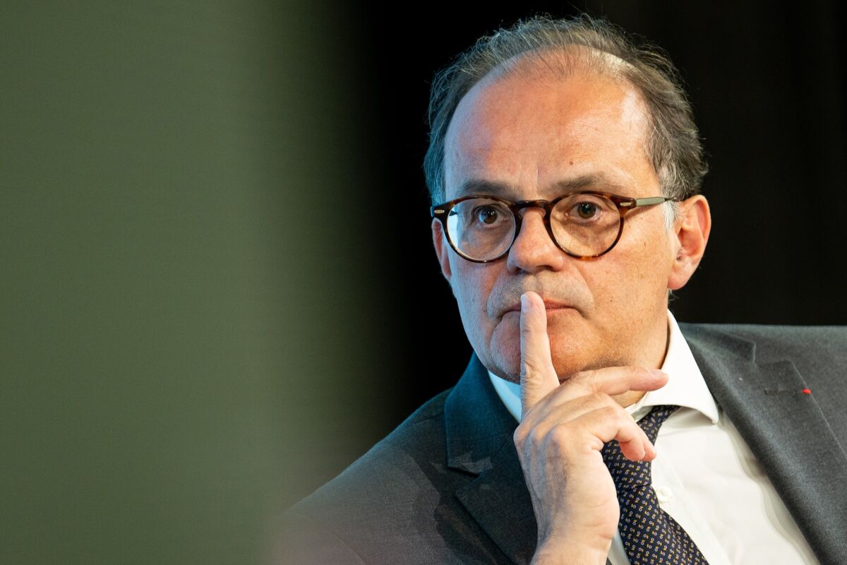 Bank of France Governor Says Economy in ‘Worrying’ Situation
