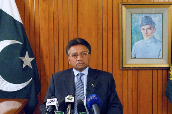 Pakistan’s Government Criticizes Judiciary, Siding With Army