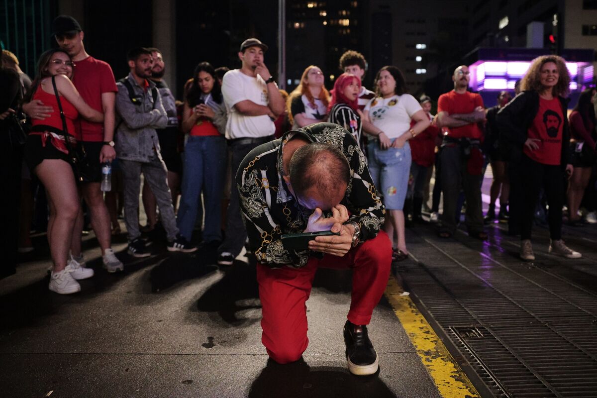 Brazil Confronts the End of the Lula Era as President Vote Goes to Second Round