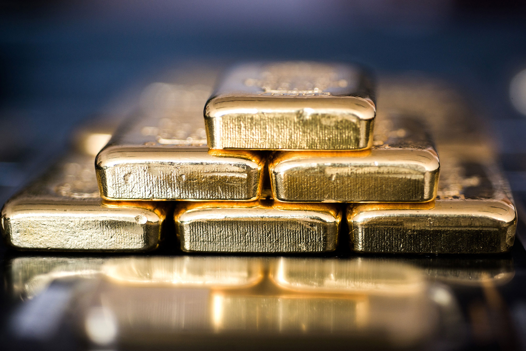 Swiss Gold Bars Inside Solar Capital Gold Zrt. As Gold Climbs To One-Year High