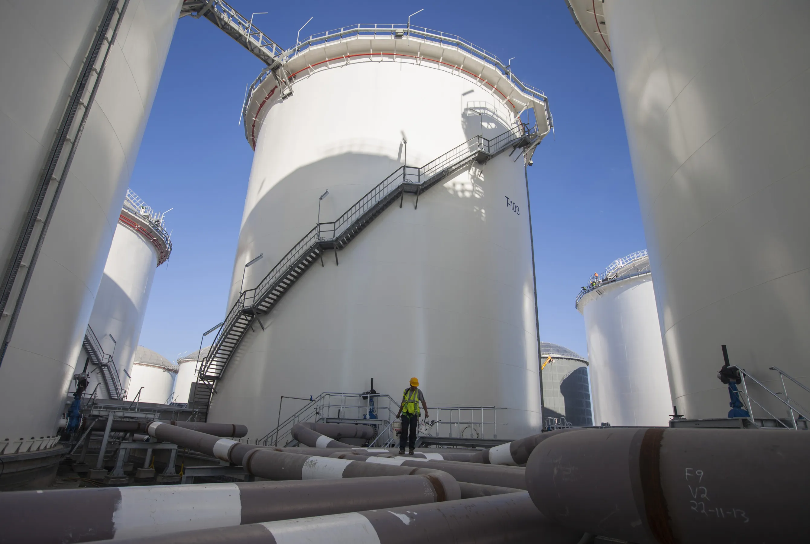 Mubadala Is in Talks With Potential Bidders for Cepsa