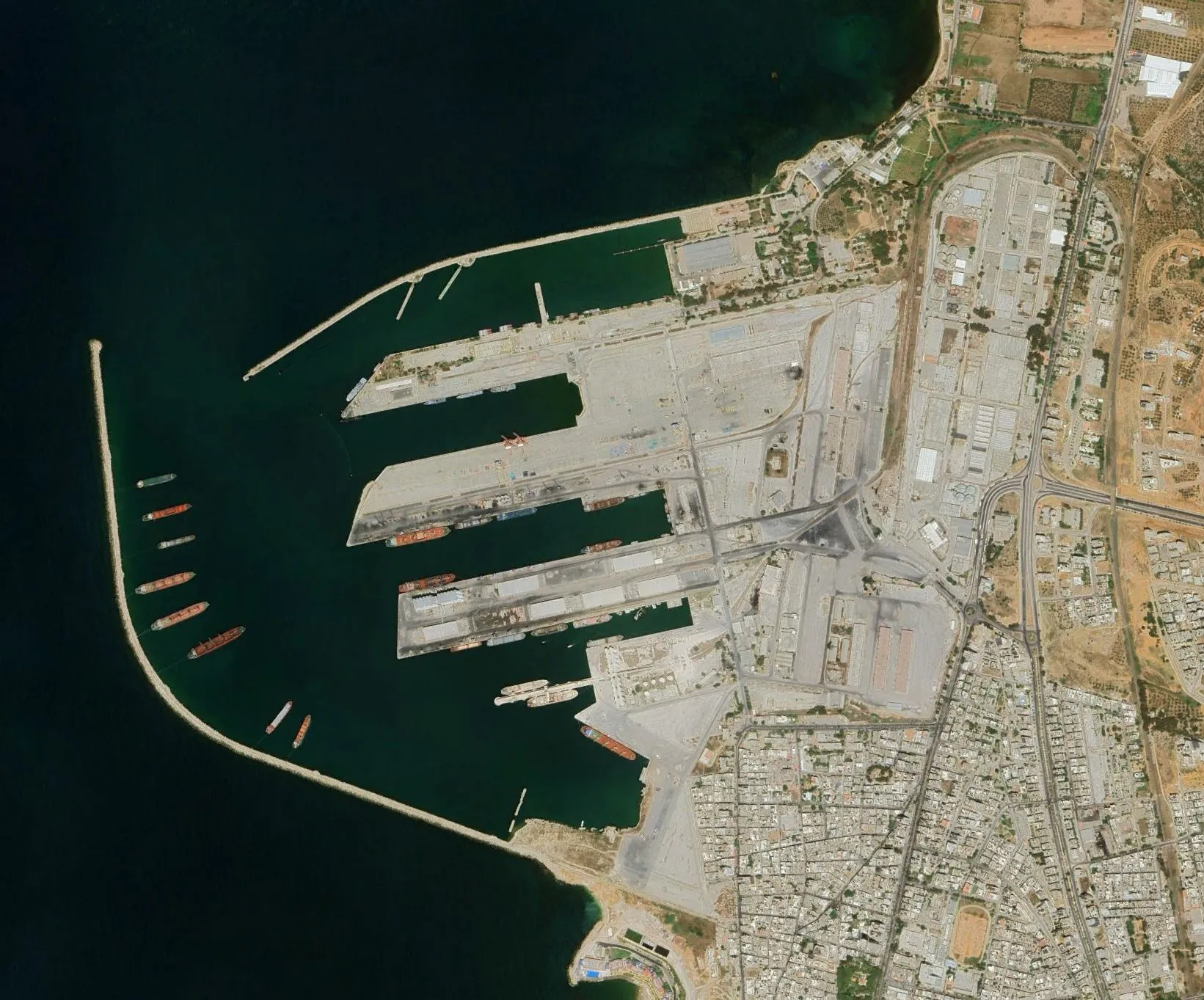 ロシア、アサド政権崩壊でシリア軍事拠点失う恐れ－反体制派と交渉へ - Bloomberg