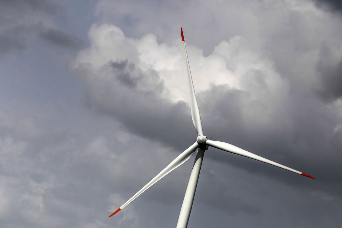 Clean Power Sees First Win Over Fossil Fuels in Emerging Markets