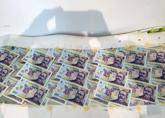 ‘World’s Best Forger’ of Plastic Banknotes Nabbed in Romania