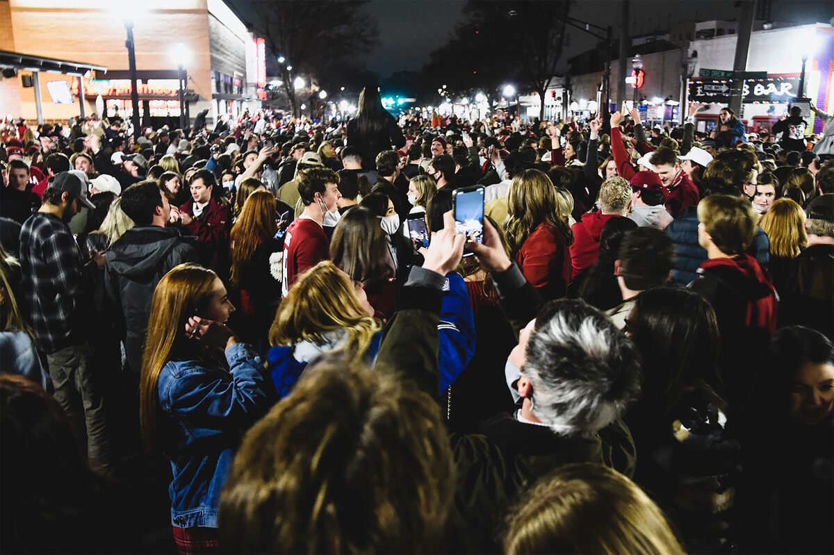 Covid-19 Rebounds in Alabama After Crimson Tide Street Party - Bloomberg