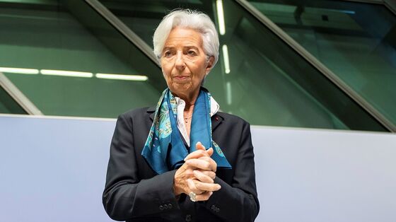 Lagarde Era at ECB Begins Confidently Without Draghi’s Fireworks