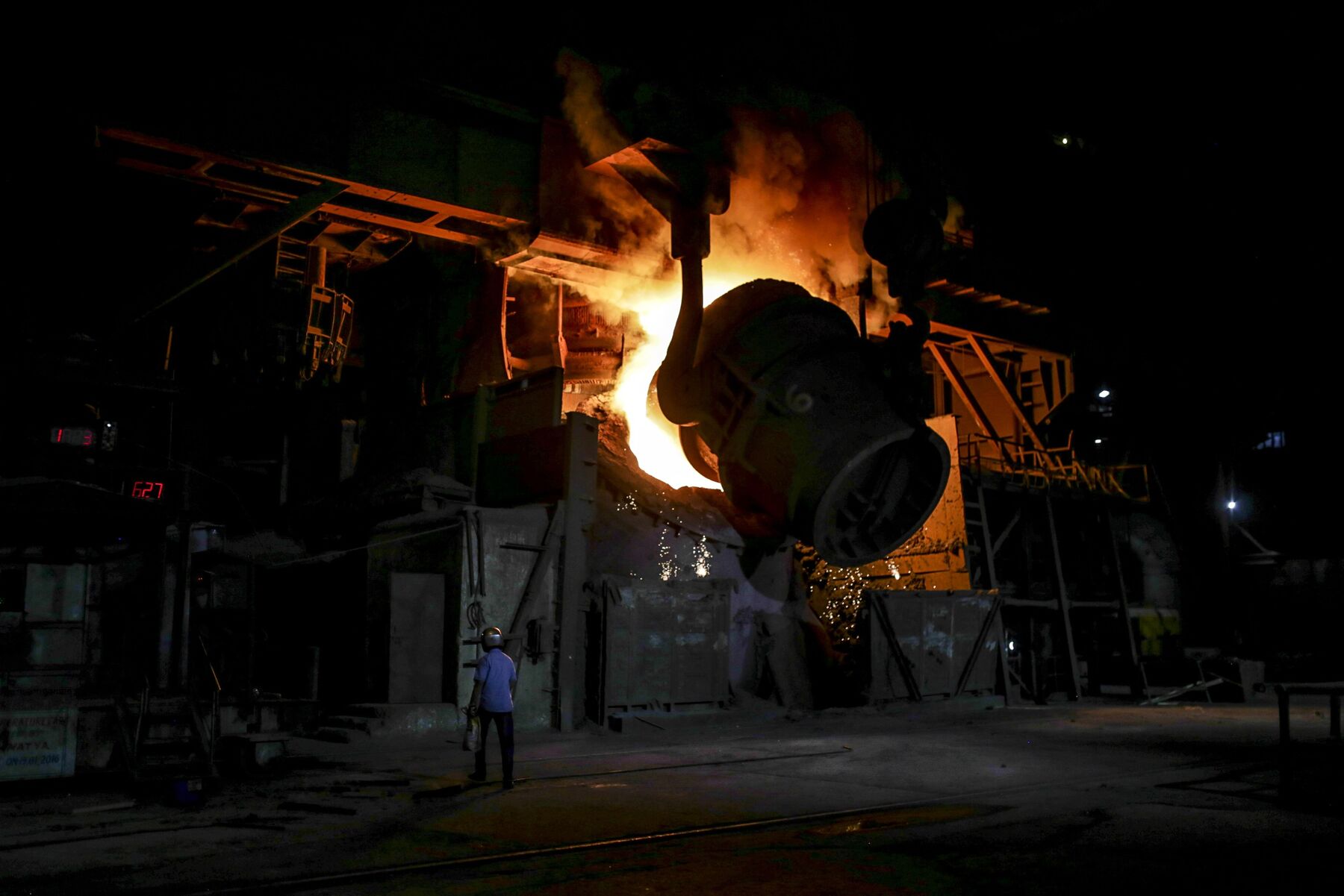 Modi’s Building Boom Setting Up India As Global Steel Savior - Bloomberg