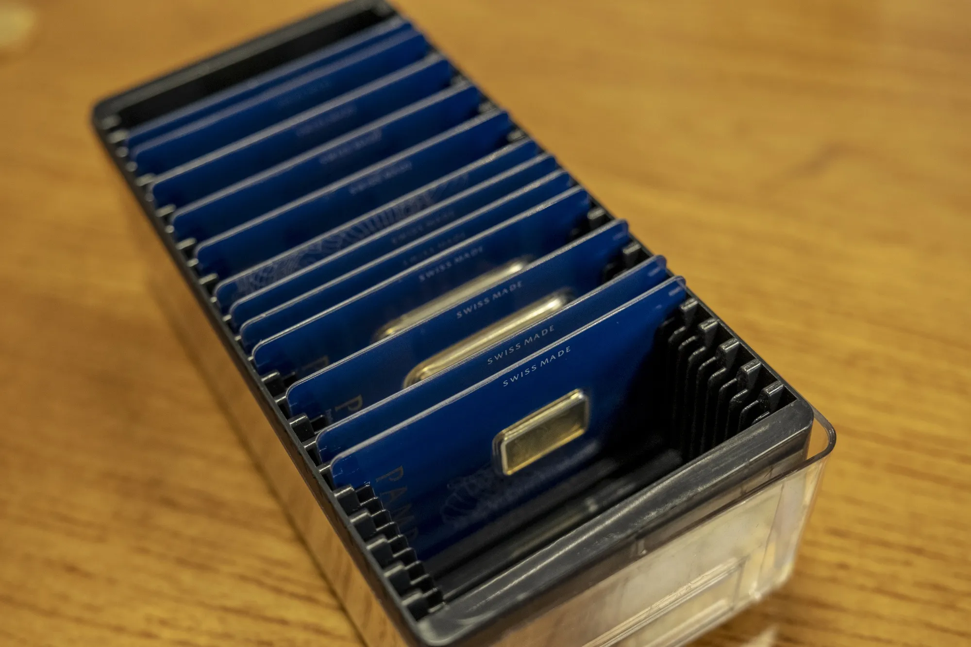 Una caja con lingotes de oro en el Banco Piano de Buenos Aires. El banco es una de las pocas instituciones que venden oro físico con certificado de origen y la máxima calificación de pureza.