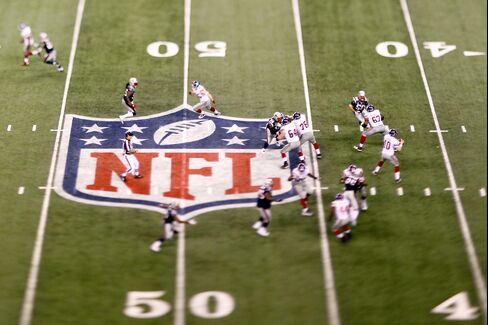 NFL Players Raise Risk of Alzheimer’s and ALS Death in Study