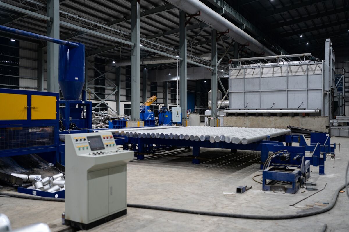 bloomberg.com - Rajesh Kumar Singh - Gas Supply Woes Are Delaying Bangladesh's Industrial Dreams