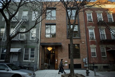 Three-unit Building on 47th Road