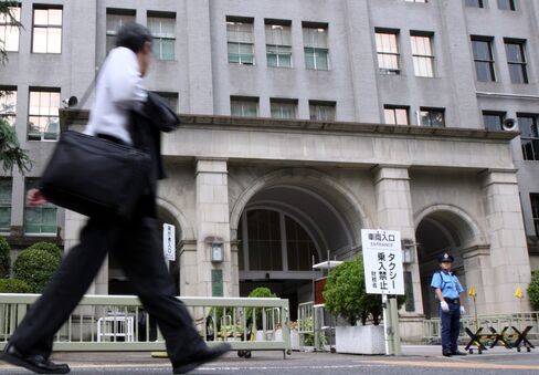 財務省玄関前