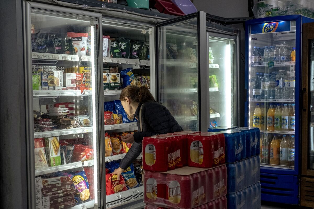 Milei Keeps the Peso From Driving Huge Price Hikes in Argentina