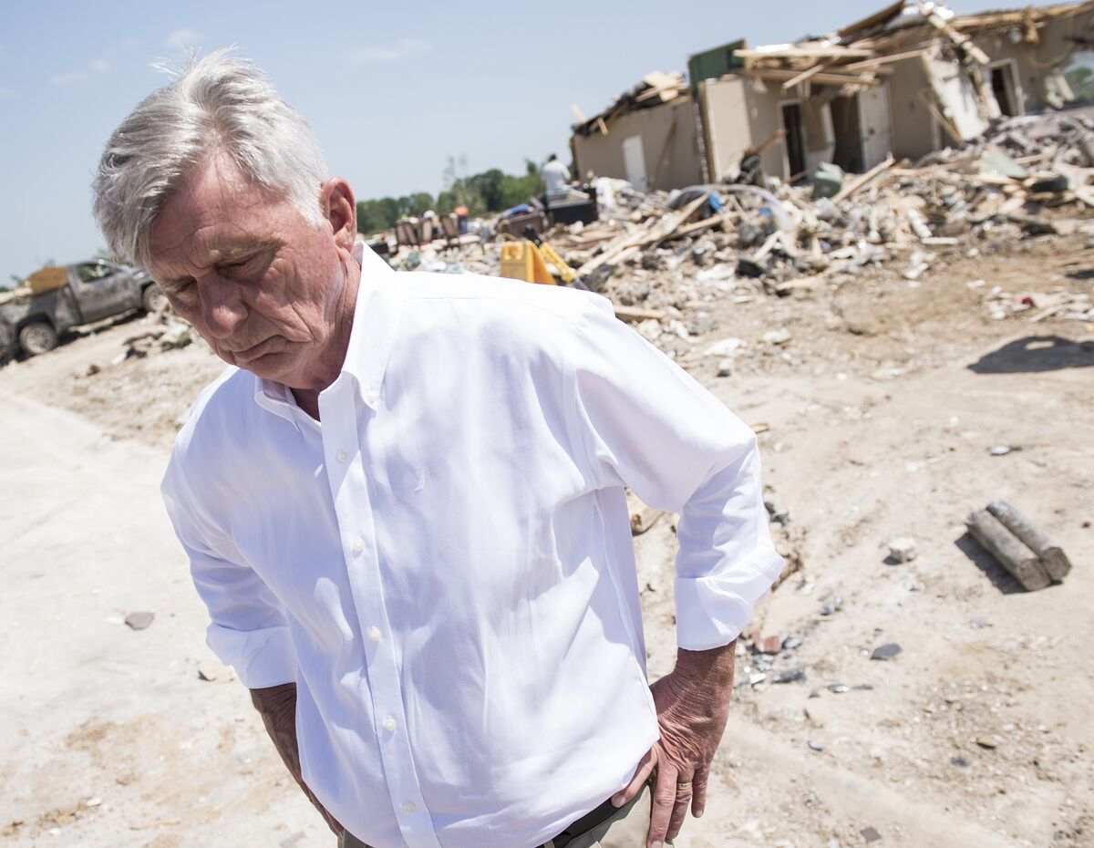 Outgoing Arkansas Governor Will Pardon Son