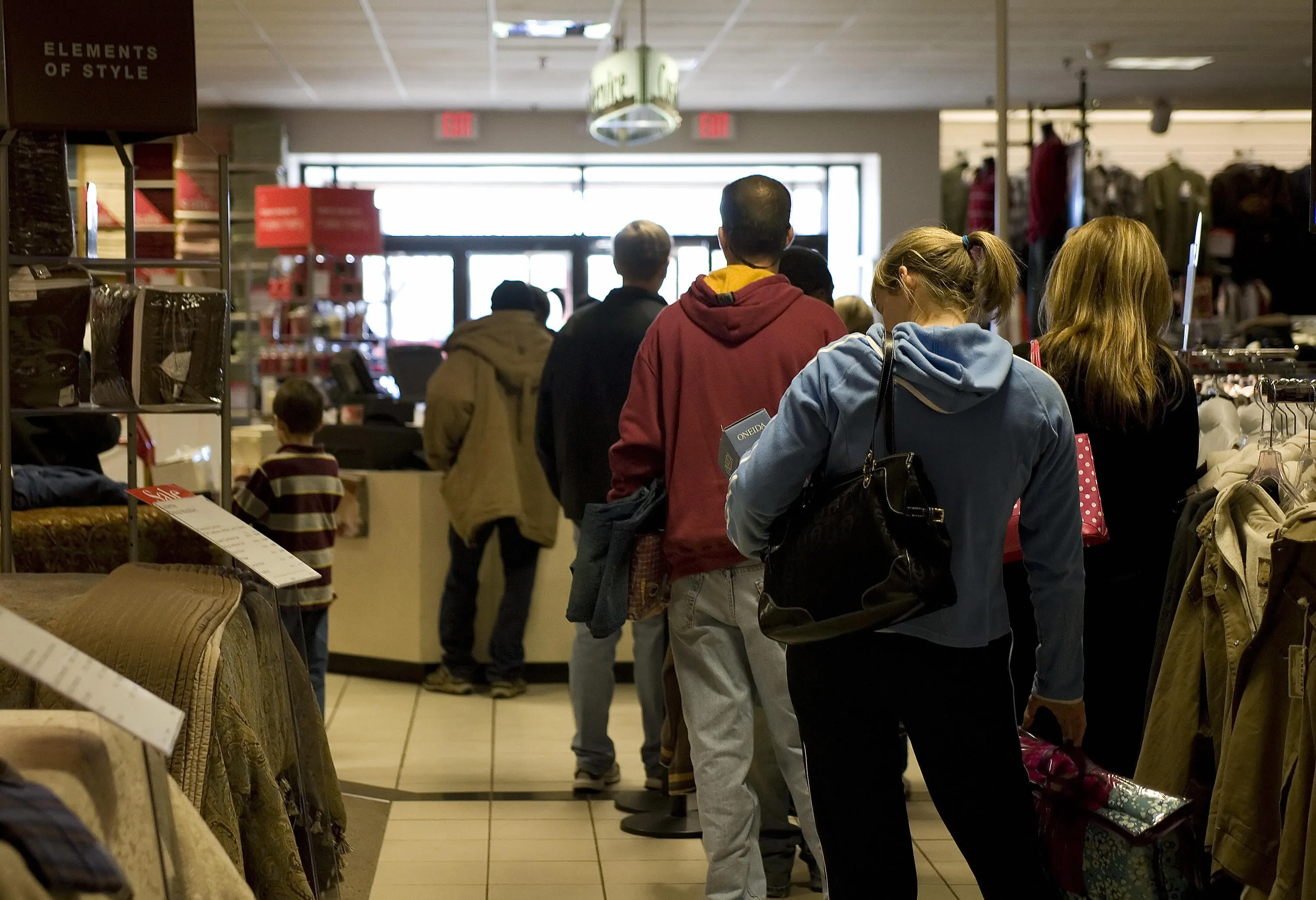 Shoppers wait in line at a check-out counter&nbsp;in Annapolis, Maryland.&nbsp;