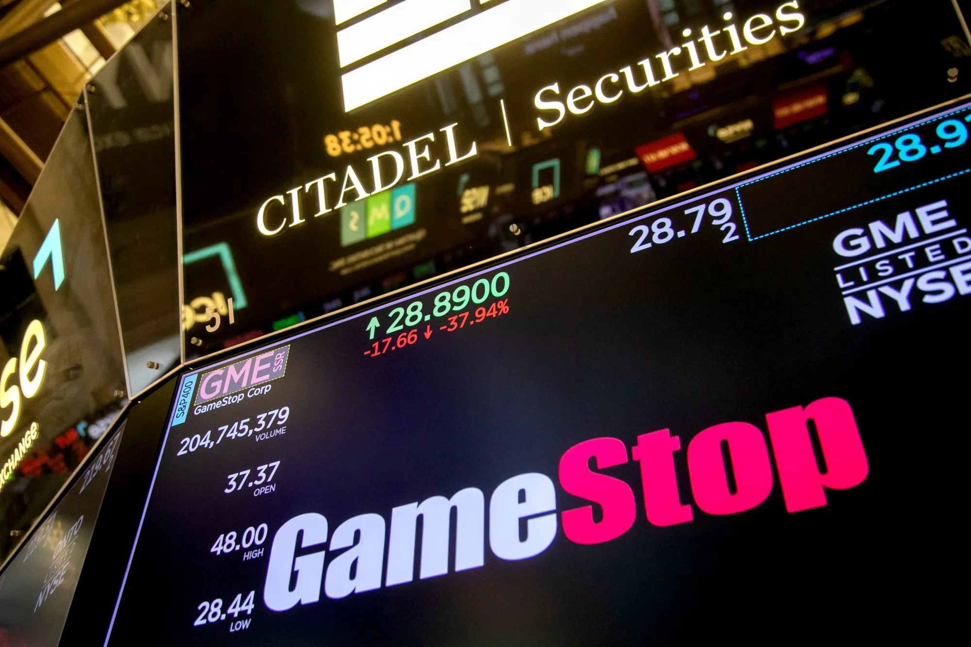 ゲームストップ株主、「ロアリング・キティ」への訴訟取り下げ - Bloomberg