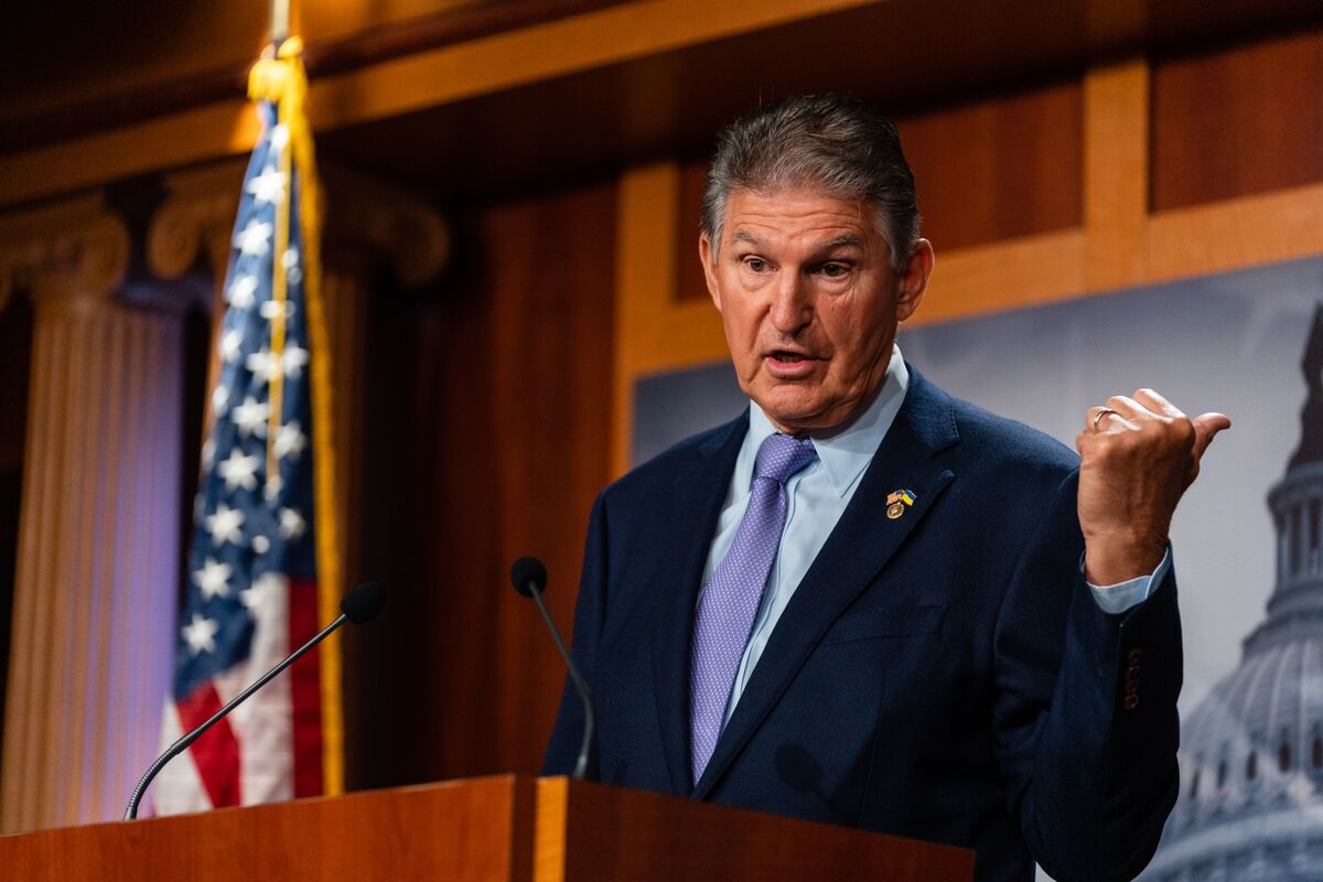 Manchin Says Yellen Is ‘Not Following the Law’ on EV Tax Credits