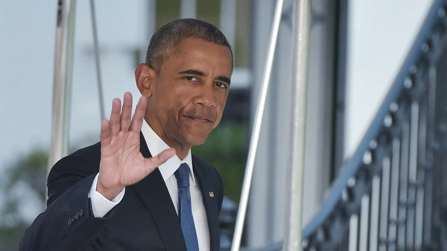 US President Barack Obama makes his way to board Marine One on the South Lawn of the White House on July 23, 2015 in Washington, DC.
