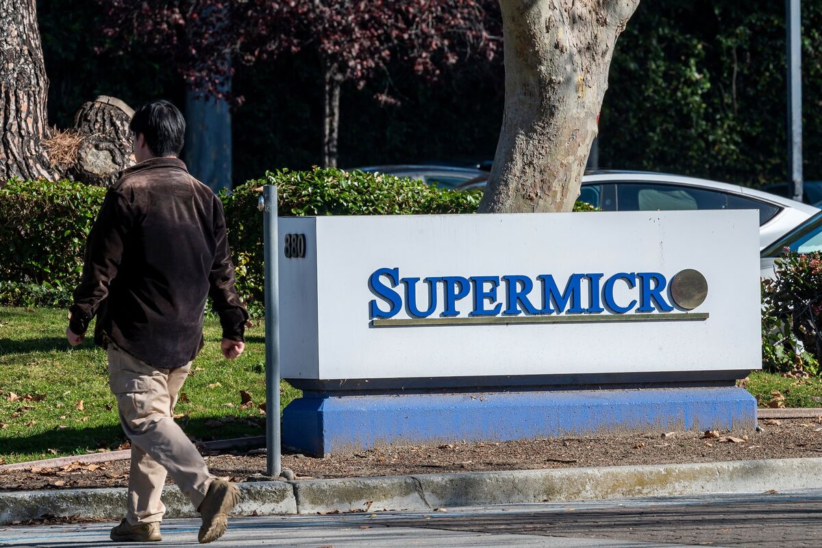 Super Micro Tops Profit Estimates on AI