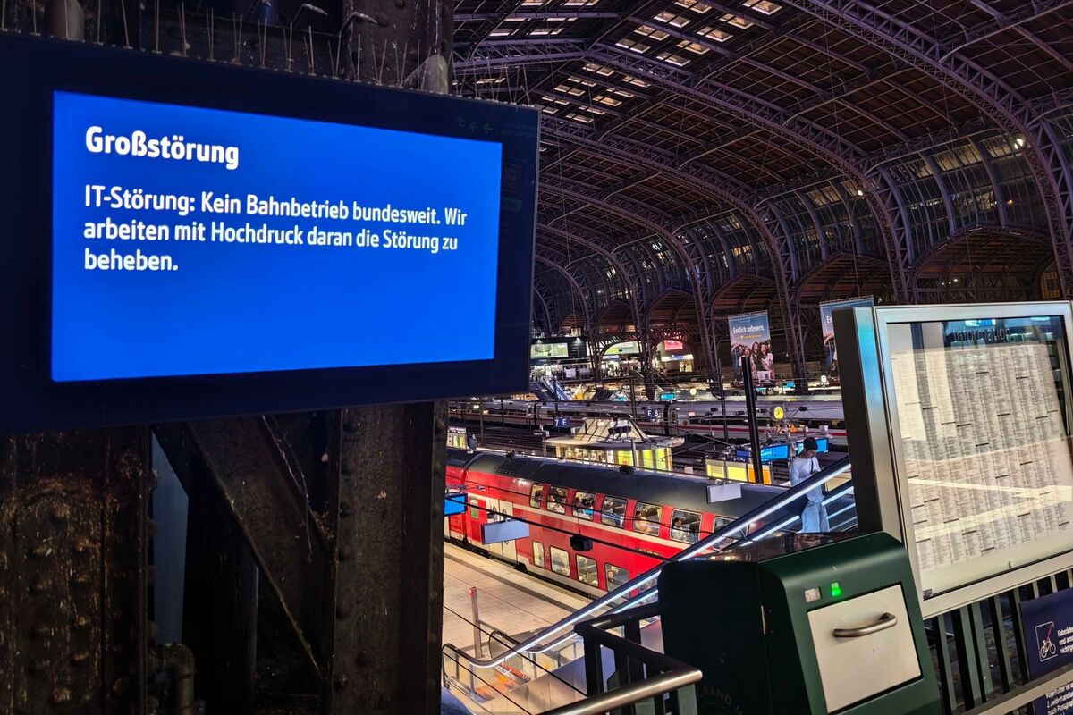 bloomberg.com - Angela Cullen - German Rail Halted Nationwide Services After Radio System Outage