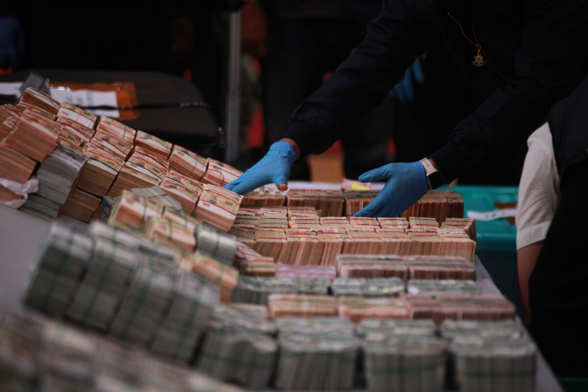 Long Night of Jakarta Raids That Found Gold Bars, Wads of Cash