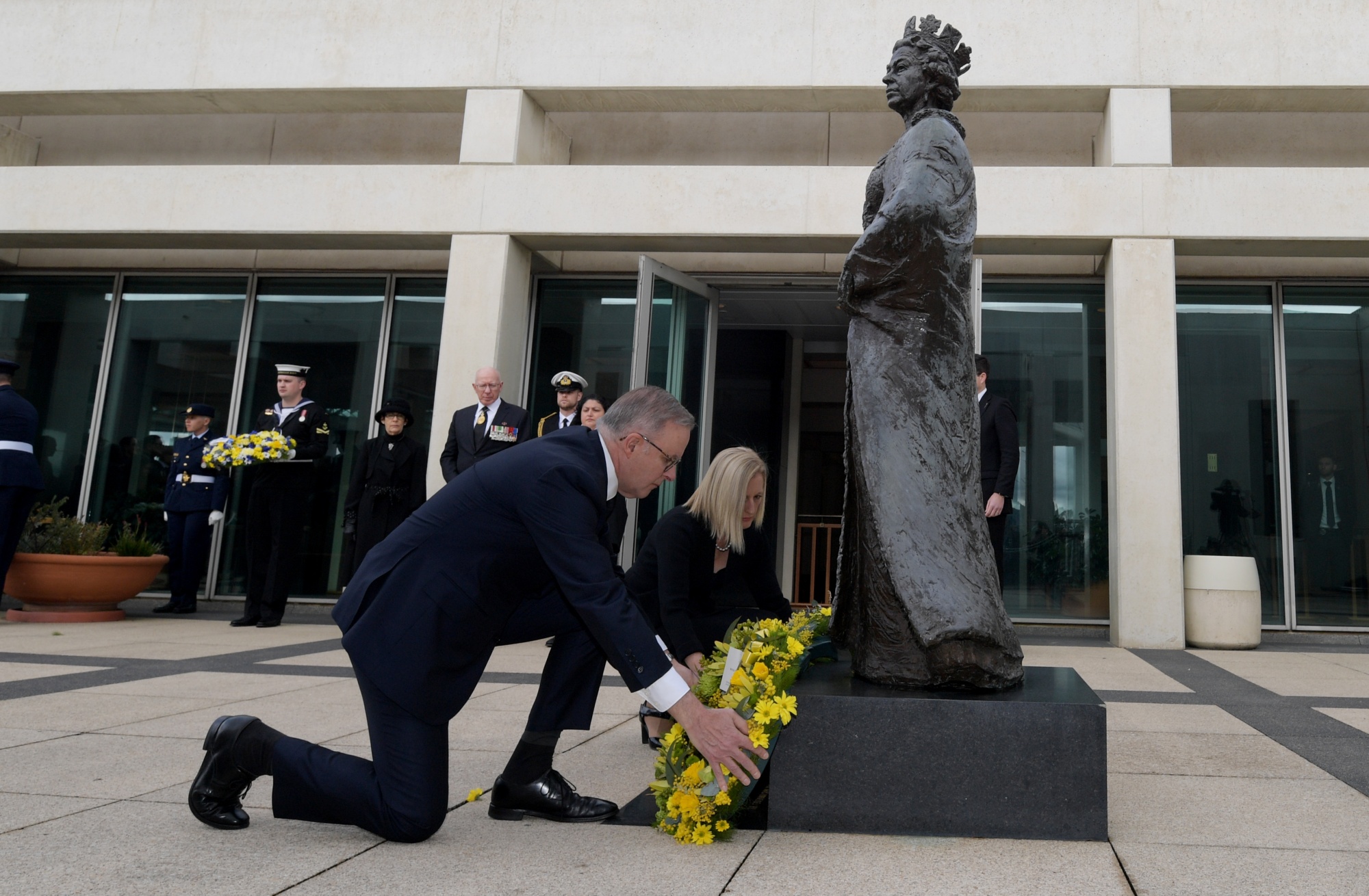 Australia PM Albanese Defends Ban on Parliament After Queen Elizabeth's ...