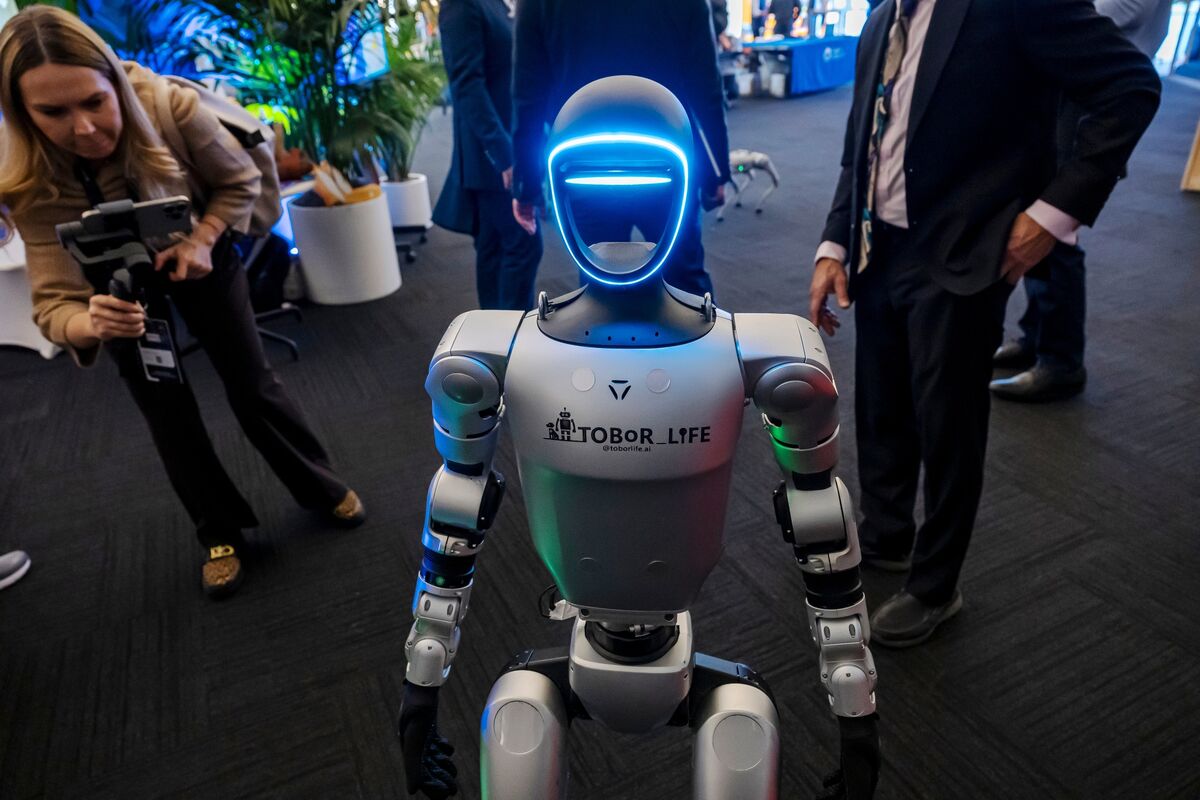 Apple and Meta Are Set to Battle Over Humanoid Robots - Bloomberg