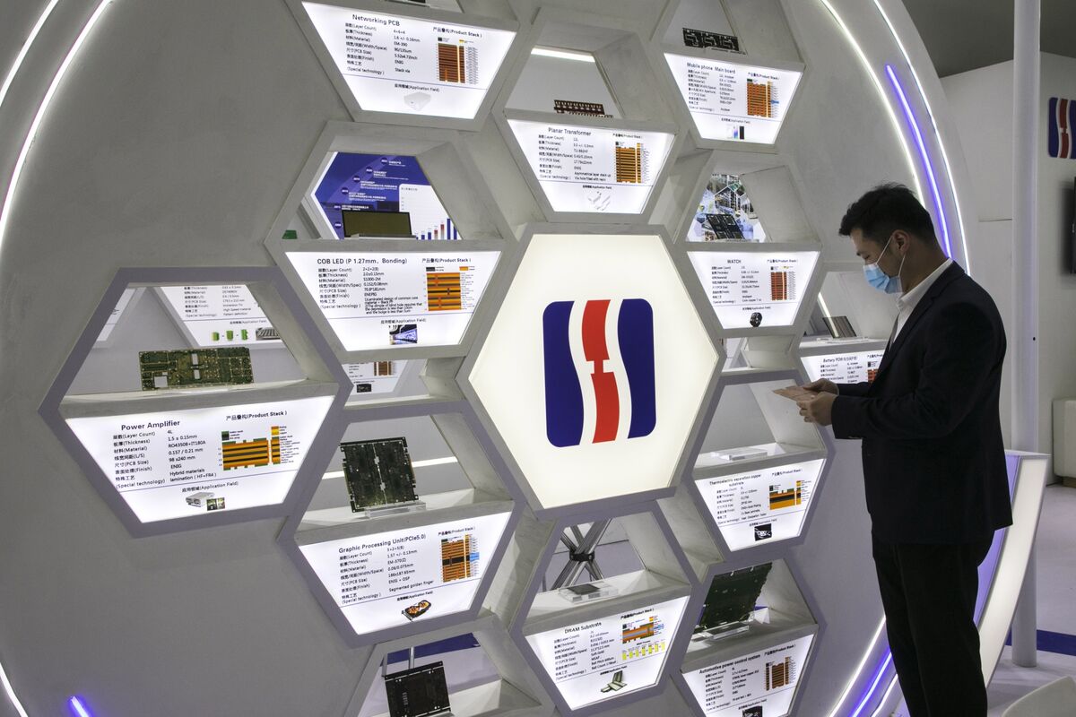 Shenzhen-listed server PCB maker Victory Giant plans an April 21 Hong Kong listing, aiming to raise as much as $2.2B; the company was valued at $37B on April 10 (Bloomberg)