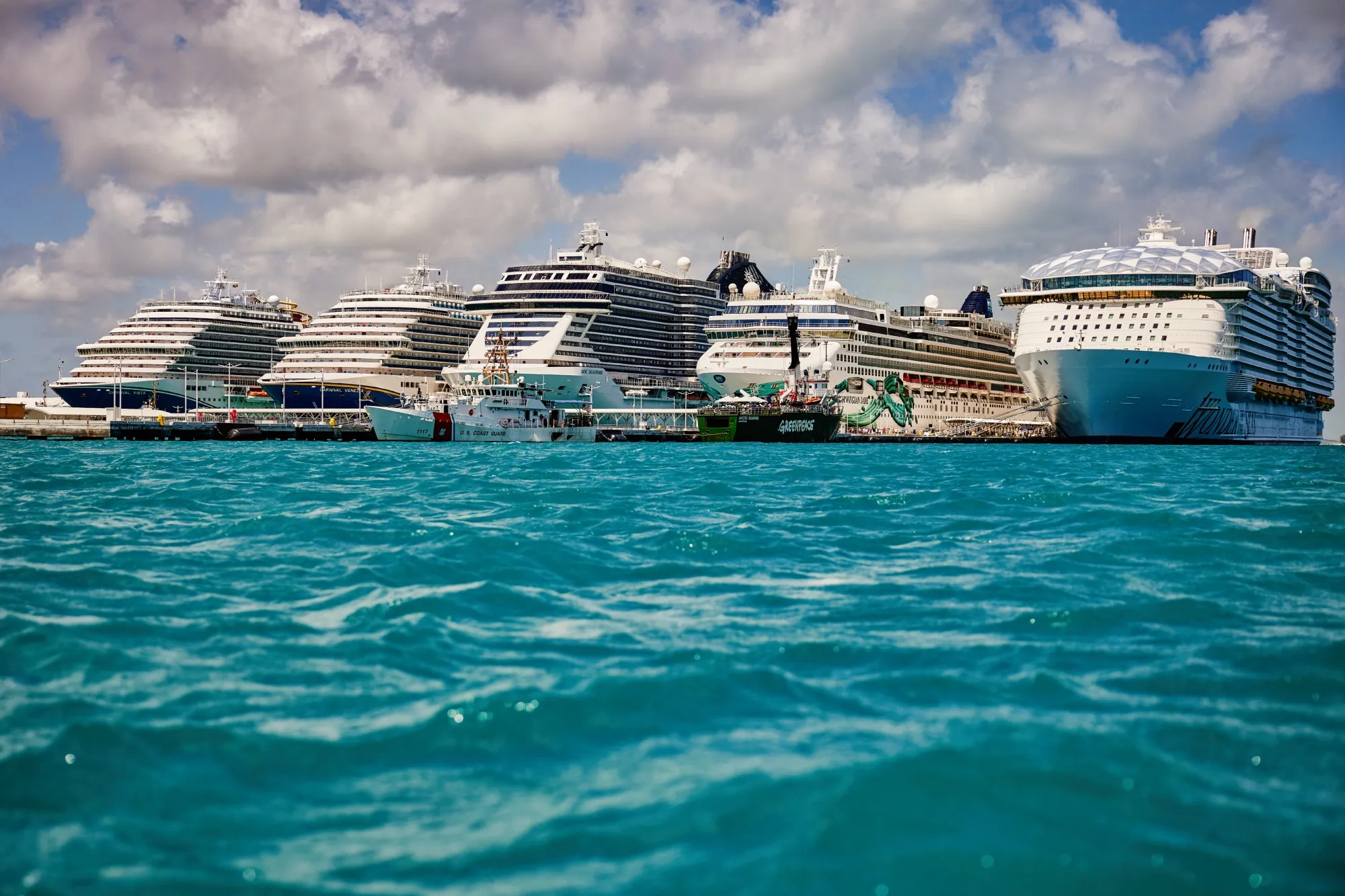 Royal Caribbean, Norwegian Cruises Buy Caribbean Islands, Beaches -  Bloomberg