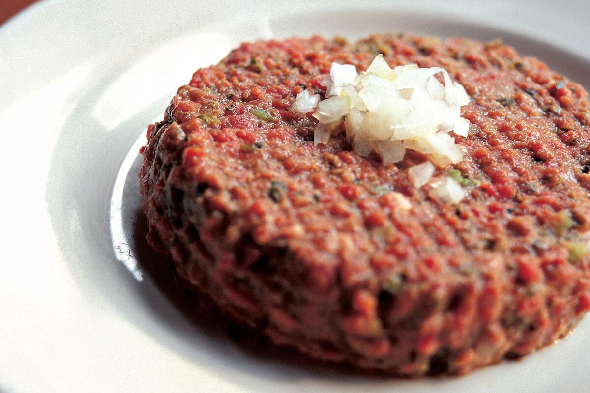 Anthony Bourdain’s Trick for Great Steak Tartare Isn’t About the Meat