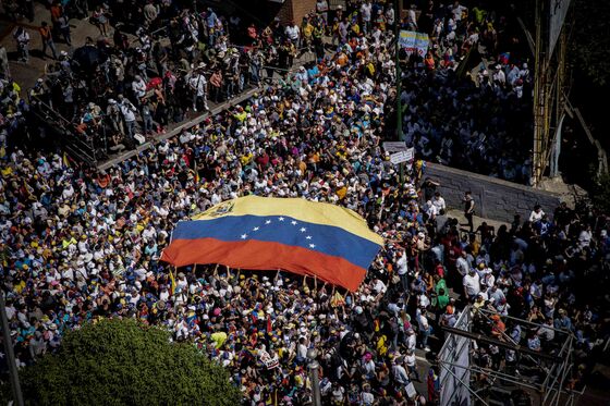 Cursing Out Maduro Publicly Is All the Rage Now in Venezuela