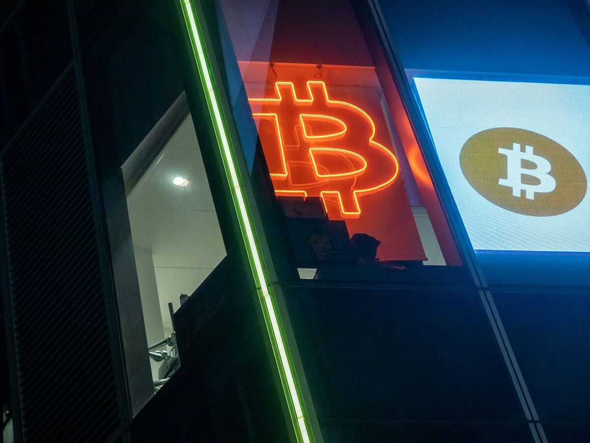 Bitcoin Dips Back Below $19,000 as Risk-Off Sentiment Worsens