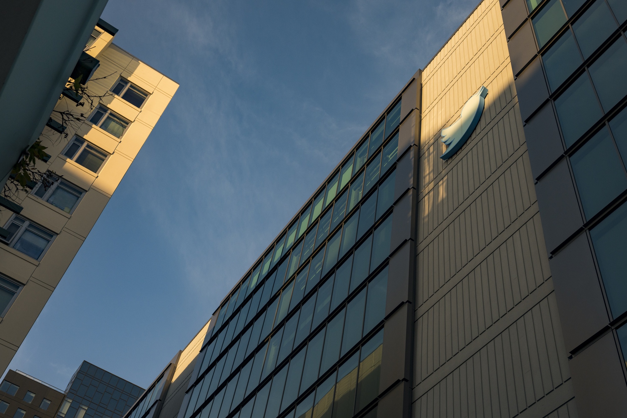  Apple、労働法違反と中核無線訴訟で敗訴