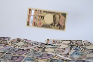 Speculative Traders Boost Bullish Yen Bets to Record on Tariffs