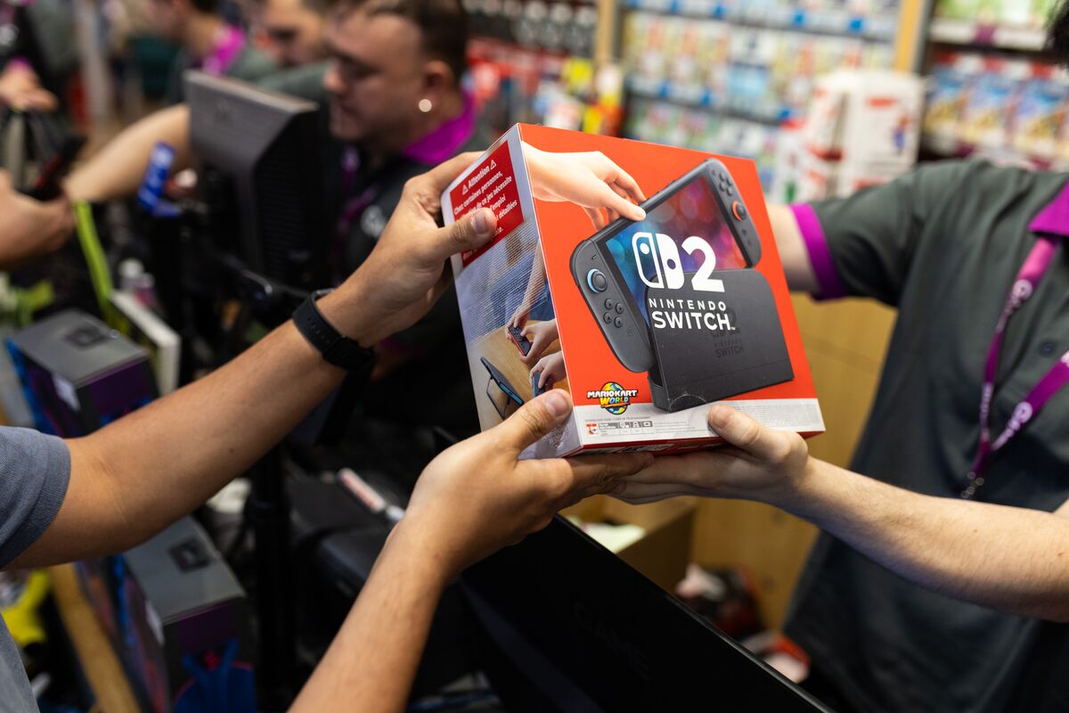 Nintendo Ups Switch 2 Sales Outlook as Big Holiday Season Nears - Bloomberg