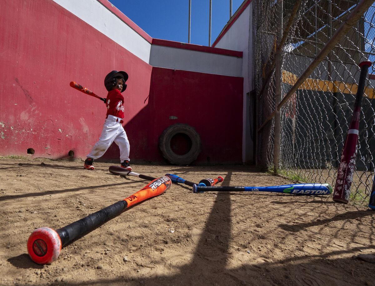 Trump Tariffs Impact US Consumers: Baseball Bats and Coffins Affected – Bloomberg