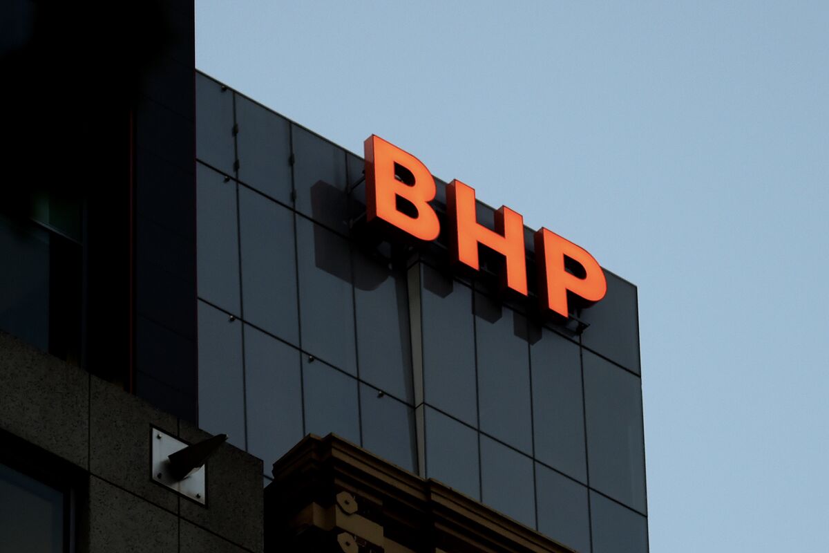 China Bans All BHP Iron Ore Cargoes as Pricing Dispute Deepens