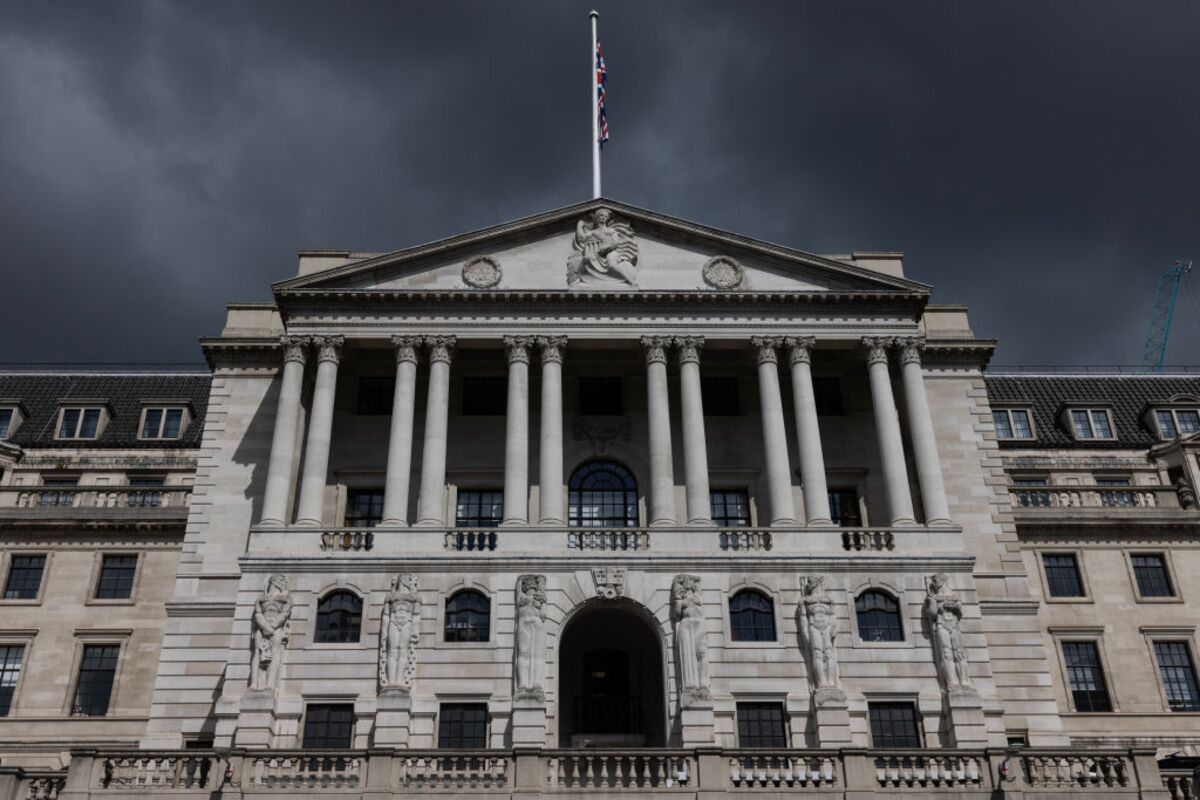 bloomberg.com - Laura Noonan - BOE Is Stress Testing Private Markets on a Doomsday Scenario
