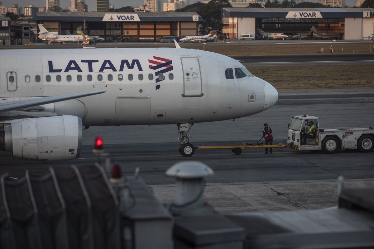 bloomberg.com - Valentine Hilaire - Latam Airlines Says High Fuel Costs Expected to Restrain Growth