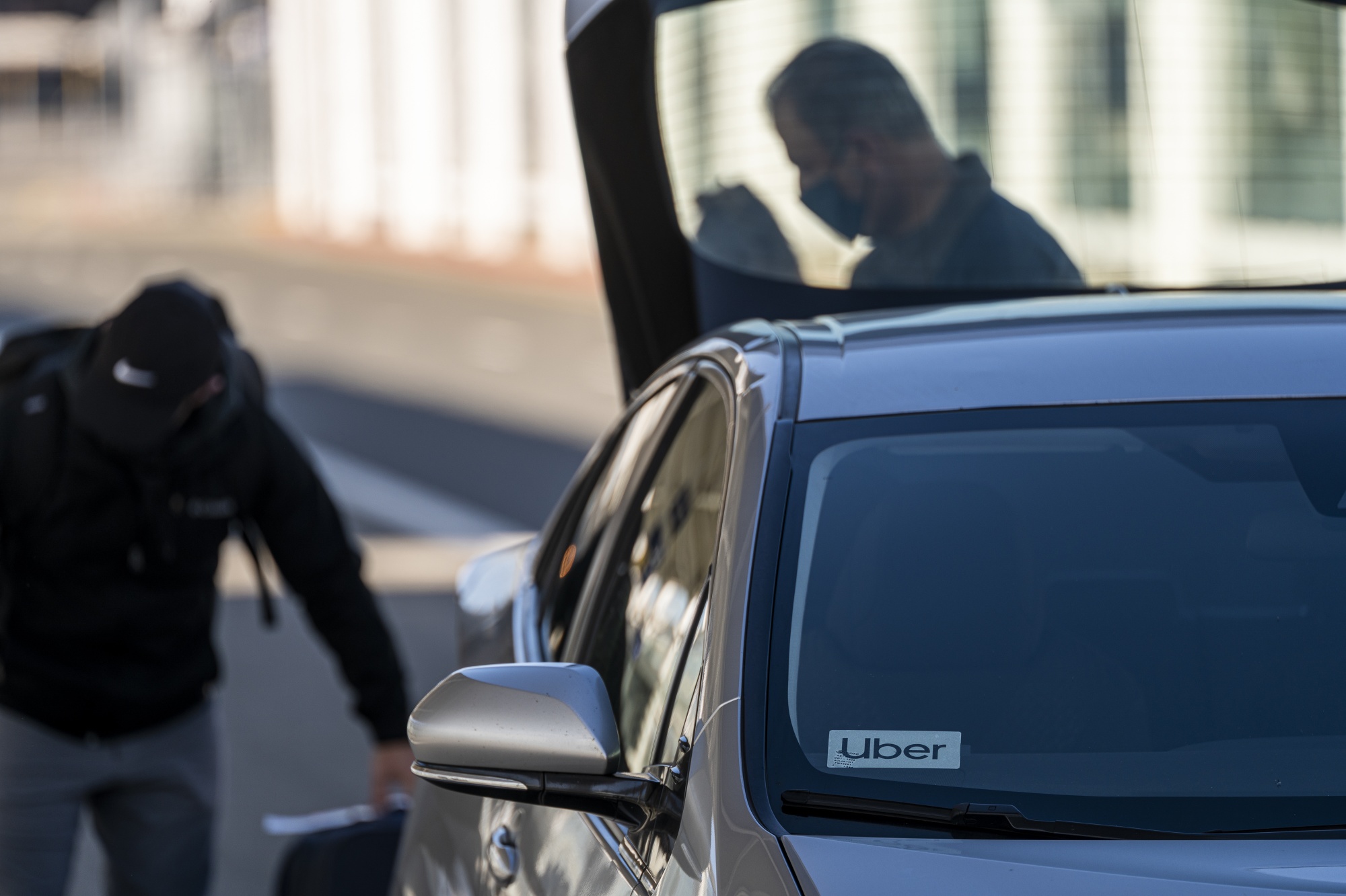 Uber's First Self-Driving Fleet Arrives in Pittsburgh This Month - Bloomberg