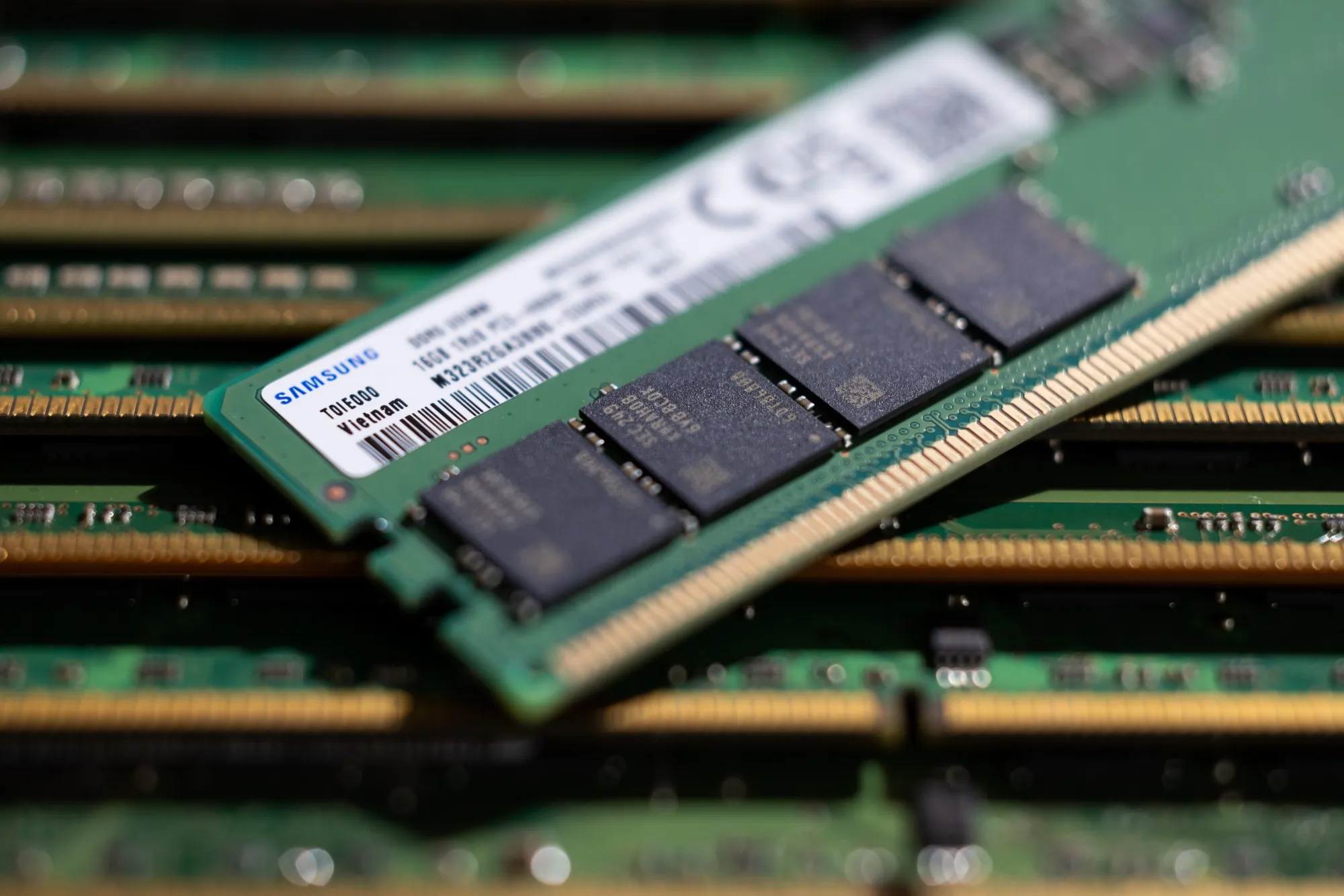 Memory chips on a Samsung Electronics Double-Data-Rate module.