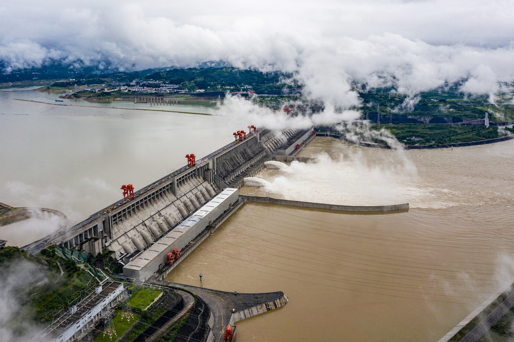 Китайская дамба. ГЭС «три ущелья» («Санься»). ГЭС на Янцзы. Санься ГЭС Китай. Плотина три ущелья.