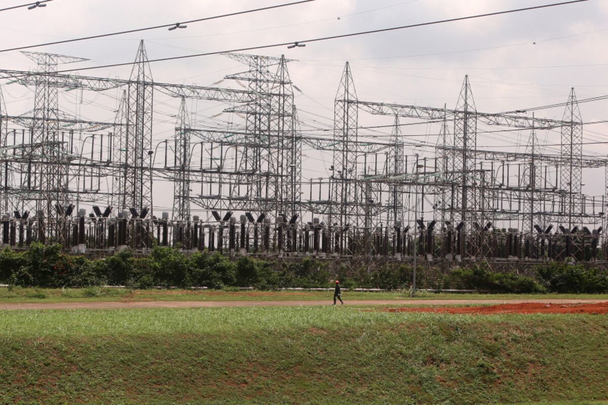 Nigeria to Review Assets Sale Over Poor Electricity Supply - Bloomberg