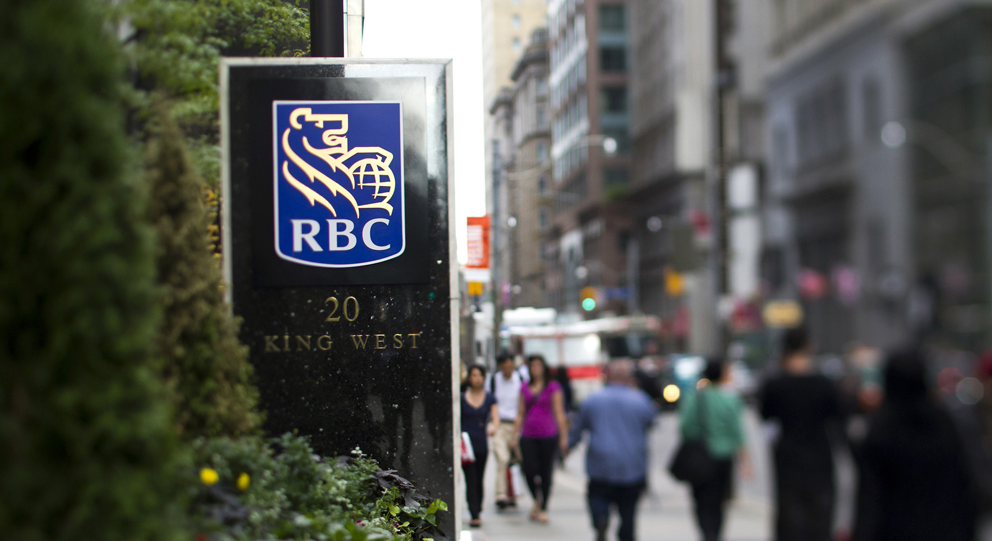 RBC Chief Says Banks, Trudeau Team Discussing New Relief Steps - Bloomberg
